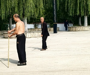 長安潏河濕地公園早晨強身健體練武的人！