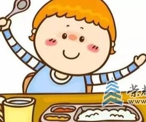 親戚孩子母親再婚了，繼父家里想讓改姓，應(yīng)該改嗎？