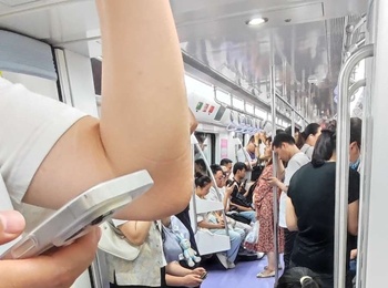 備考太緊張，利用乘車時(shí)間打一把