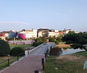 早七点，慈恩西路的水利施工进行中