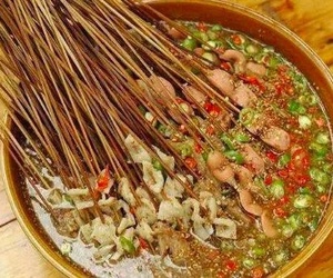 藤椒钵钵鸡：一口入魂的麻辣鲜香盛宴