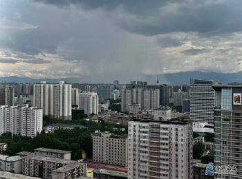 西安的局部降雨具象化了！各地的龙王各管各的！