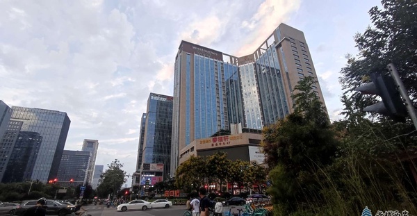 傍晚，高新区科技路唐延路风光