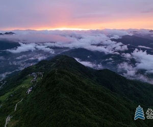 云霧繚繞海棠山