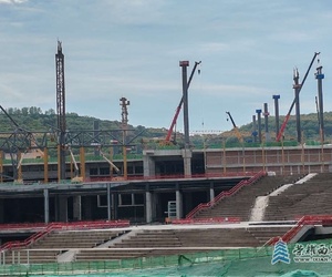 西安高鐵東站，站房封頂，站前道路可以進(jìn)入了