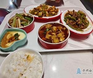 369大食堂，明火明厨，现炒现卖，价廉物美