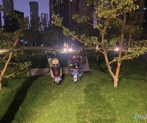紅旗公園成電摩停車(chē)場(chǎng)