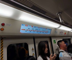 成都地铁站台竟然没有卫生间