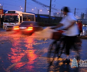 1975年那場(chǎng)持續(xù)58天秋雨的初戀
