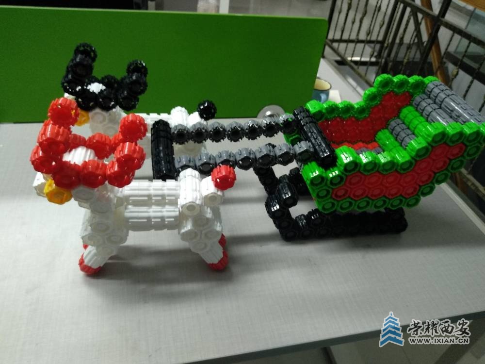 小瓶盖益智积木万圣节优秀玩家作品白露拉雪橇照.jpg