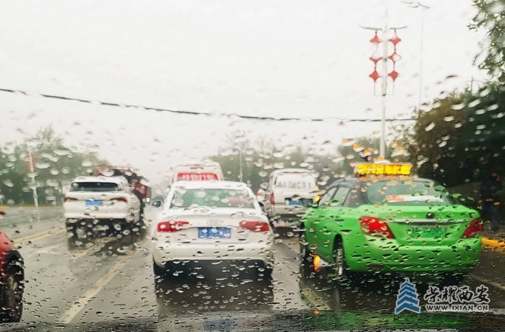 _下雨 严建设000001.jpg