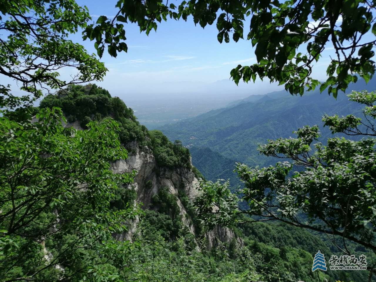 终南山顶看西安