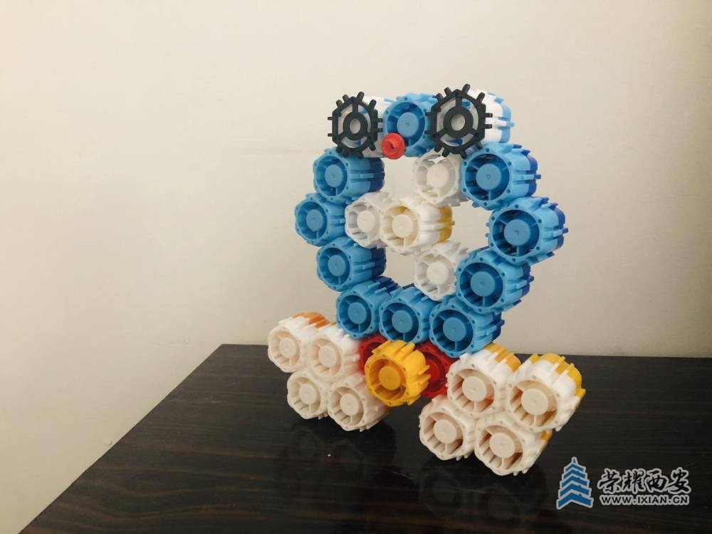 小瓶盖拼装积木乐高类拼装作品交通工具优秀作品榫卯积木盖子小瓶盖积木益智小风扇蓝.jpg
