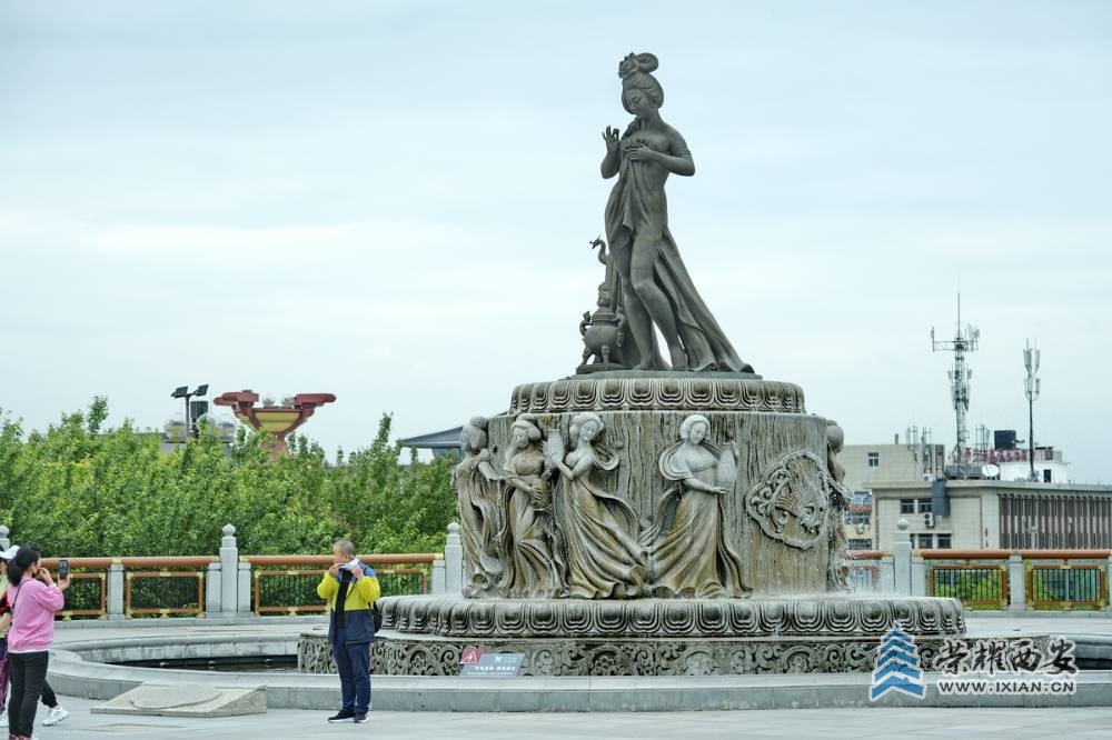 _华清宫广场 严建设23.JPG