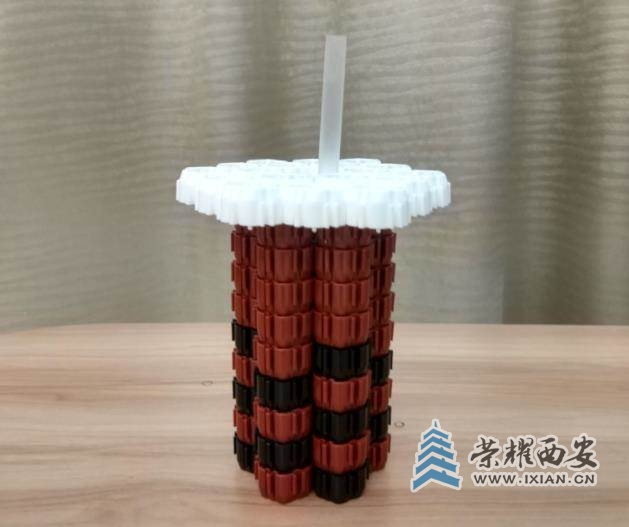 小瓶盖拼装积木乐高类拼装作品交通工具优秀作品榫卯积木盖子小瓶盖积木立秋珍珠奶茶来一杯.jpg