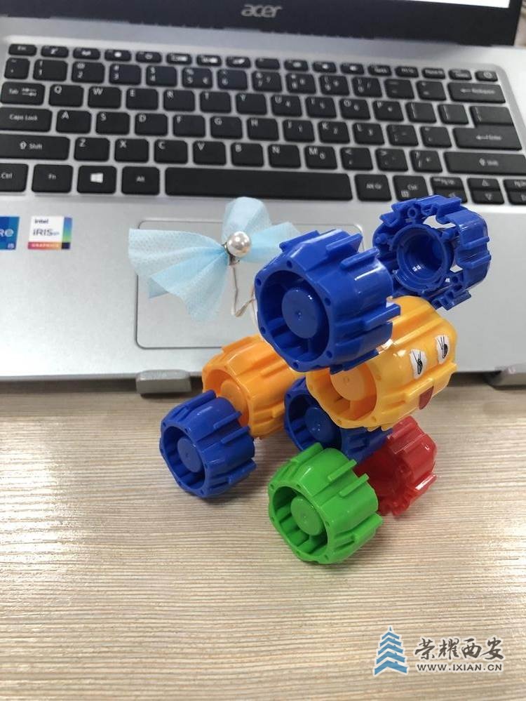 小瓶盖拼装积木乐高类拼装作品交通工具优秀作品榫卯积木盖子小瓶盖积木可爱.jpg