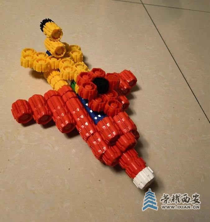 小瓶盖拼装积木乐高类拼装作品交通工具优秀作品榫卯积木盖子小瓶盖积木战斗机造型加油.jpg