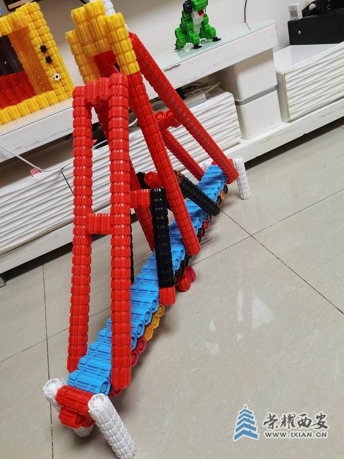 小瓶盖拼装积木乐高类拼装作品交通工具优秀作品榫卯积木盖子小瓶盖积木灞河桥造型拼装.jpg