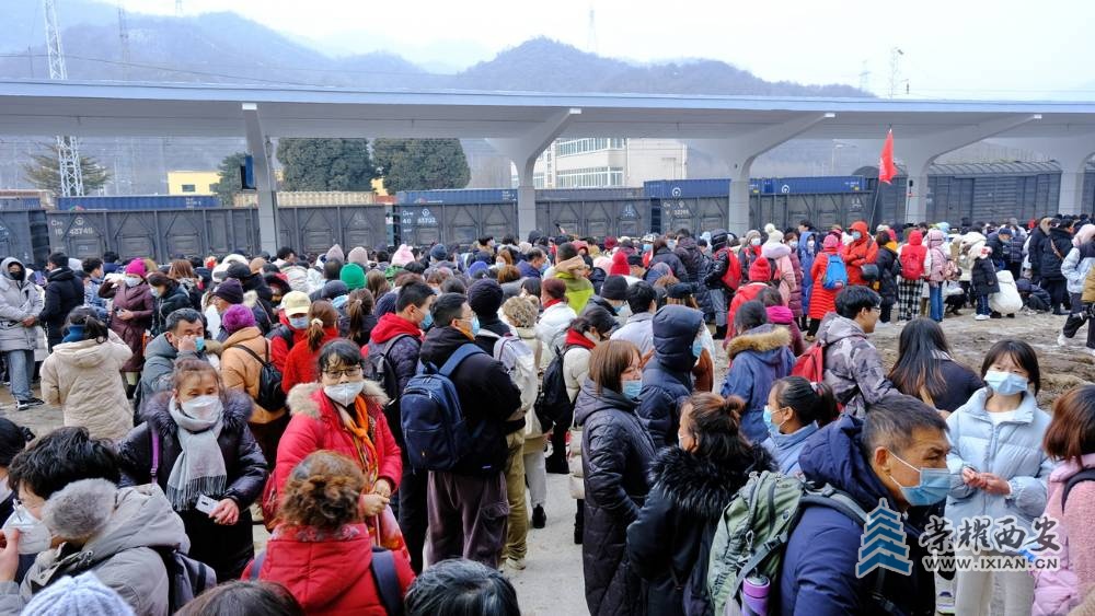 秦岭火车站 严建设11.JPG