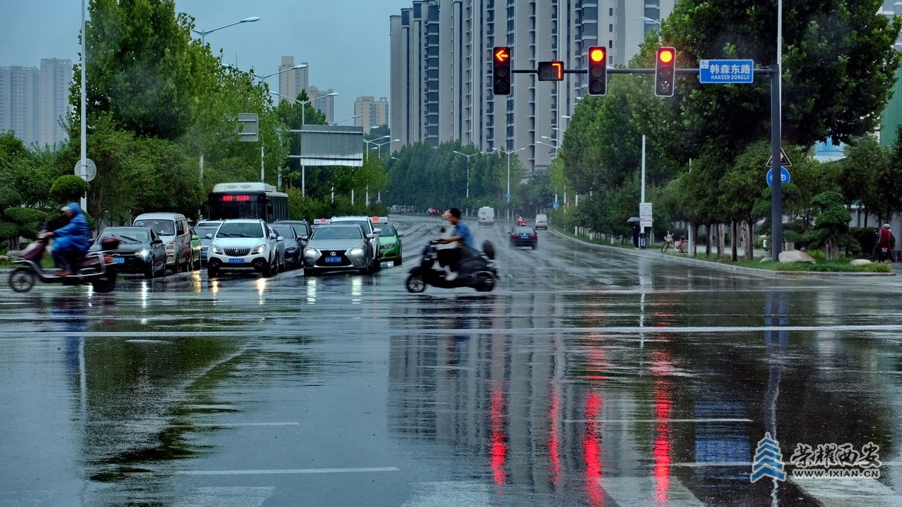 -西安雨景 严建设14.JPG