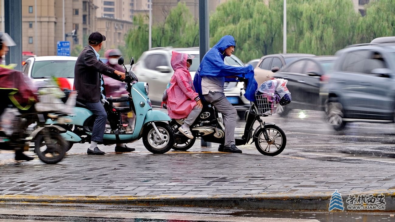 -西安雨景 严建设28.JPG