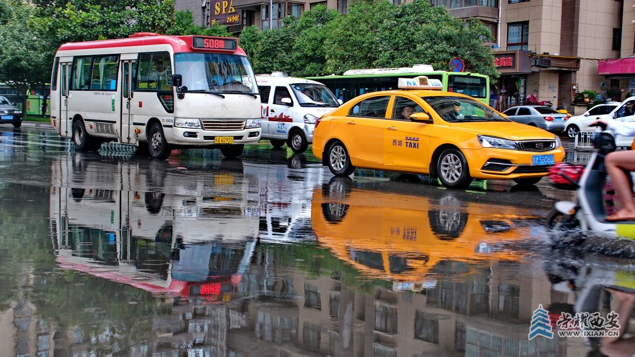 西安雨景006.JPG