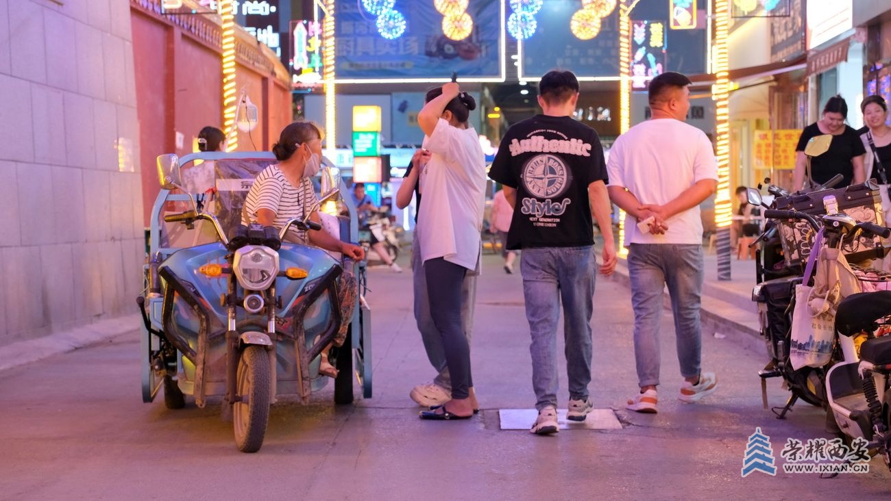 开封鼓楼夜市037.JPG