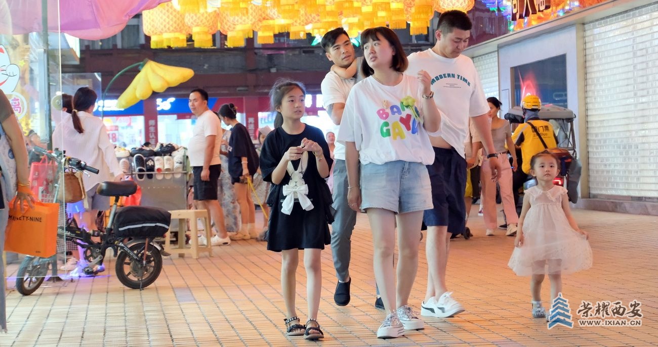 开封鼓楼夜市041.JPG