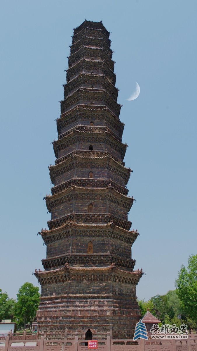 开封铁塔001.JPG