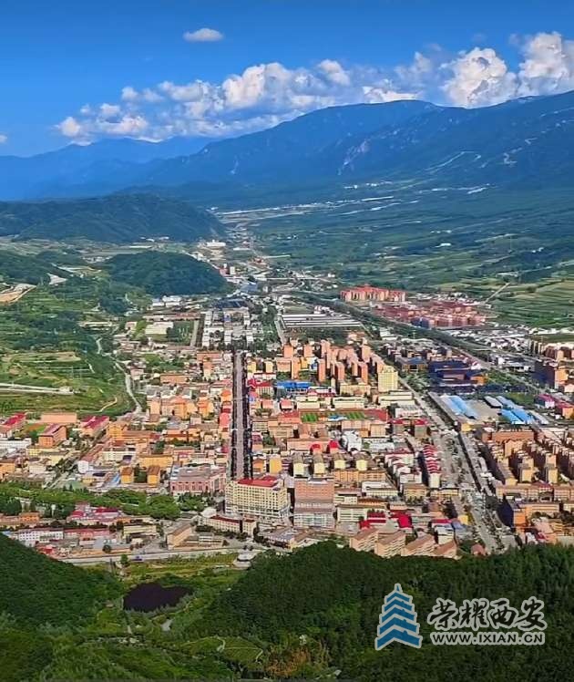 翠矶山顶远眺太白县城
