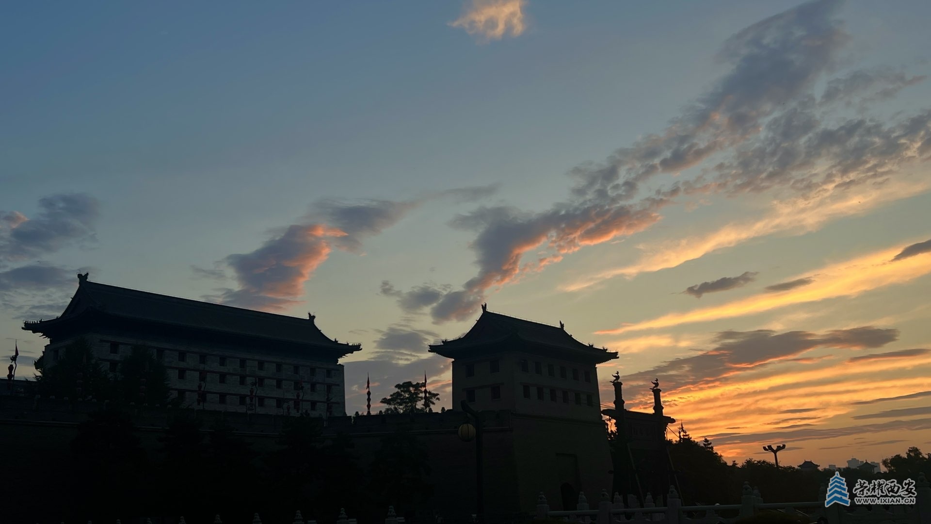 今天早上的永宁门格外好看