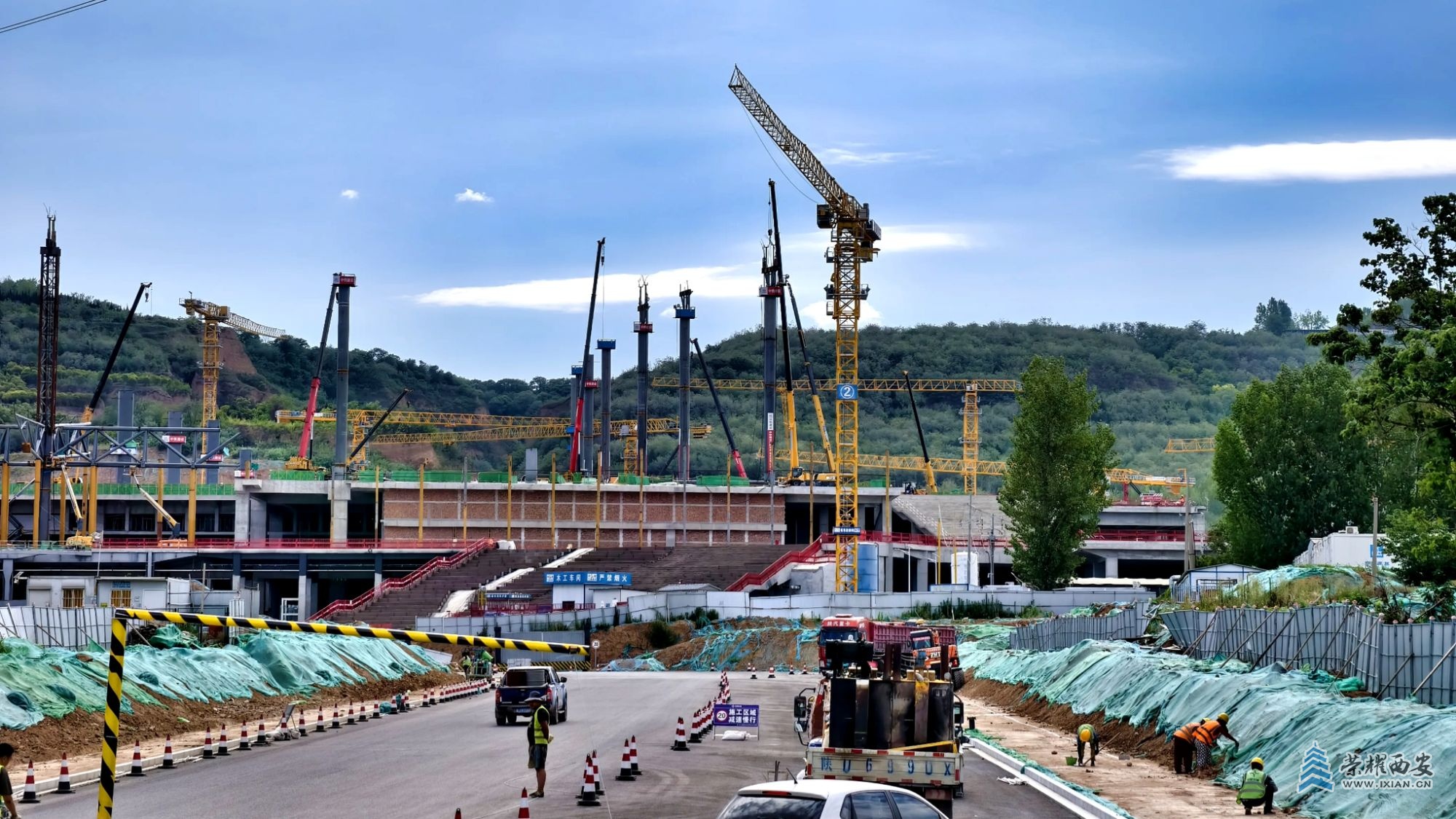 IMG_20250705_093931西安东站正面.jpg