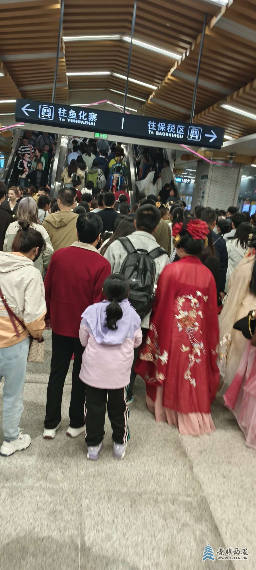 节日大雁塔地铁站