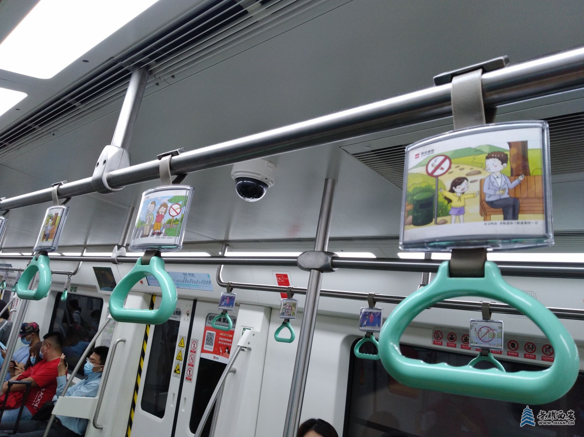 IMG_20200610_152528西安地铁列车车厢，控烟宣传漫画.jpg