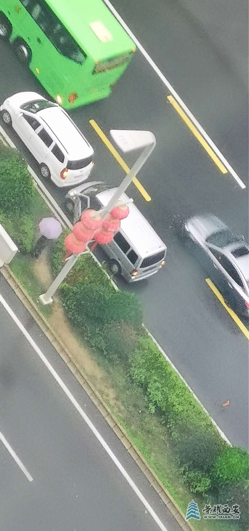 雨大路滑，出行注意安全