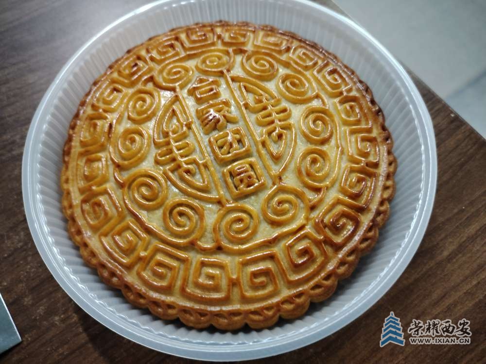 品尝大月饼，看看美不？