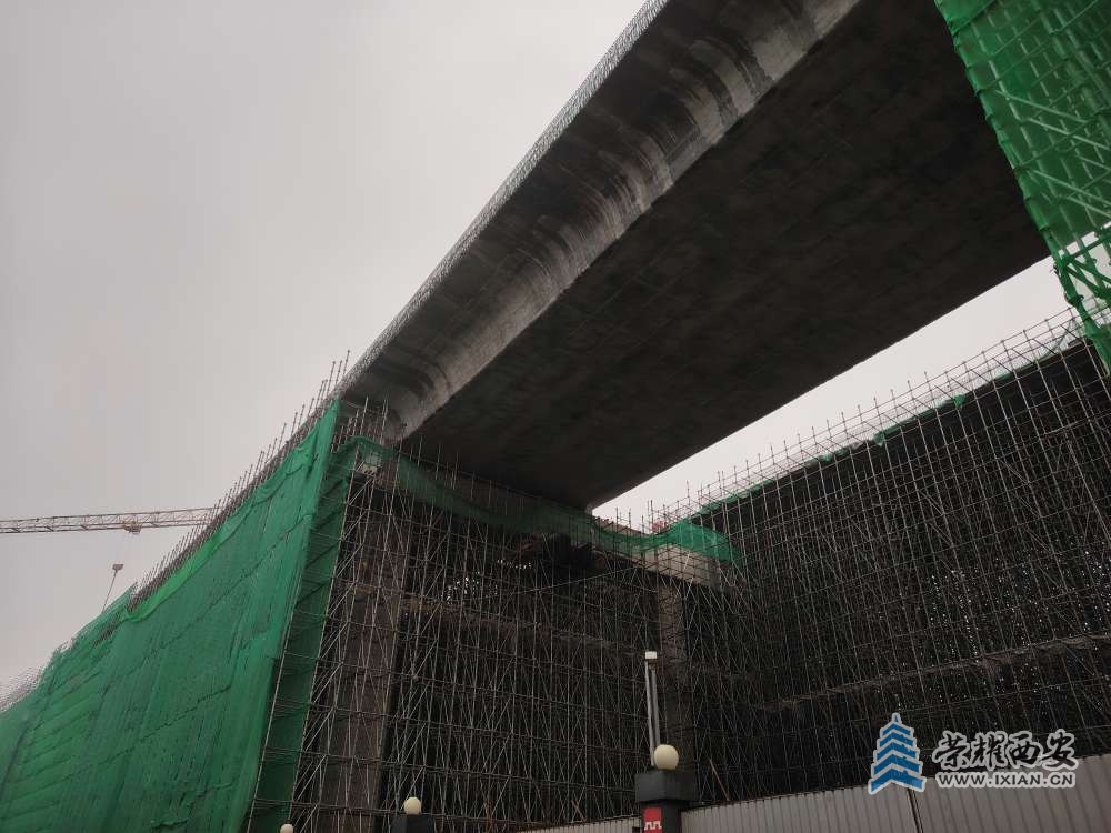 建設(shè)中的長(zhǎng)鳴路高架橋