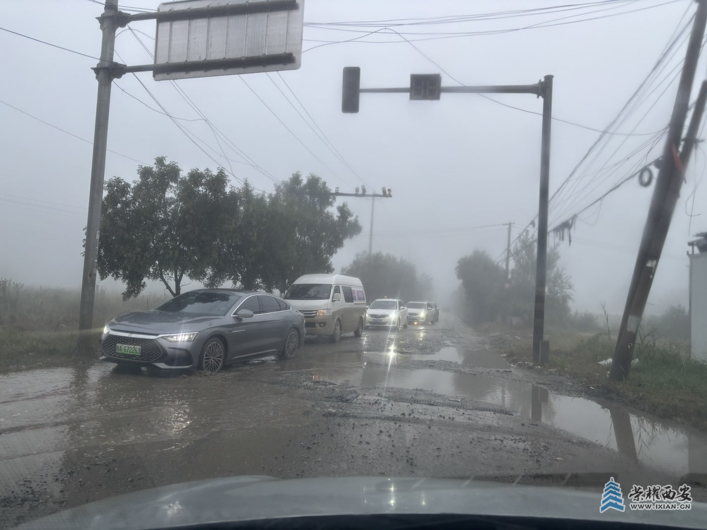 鄠邑区的南北六号路也就是东灵路太烂了