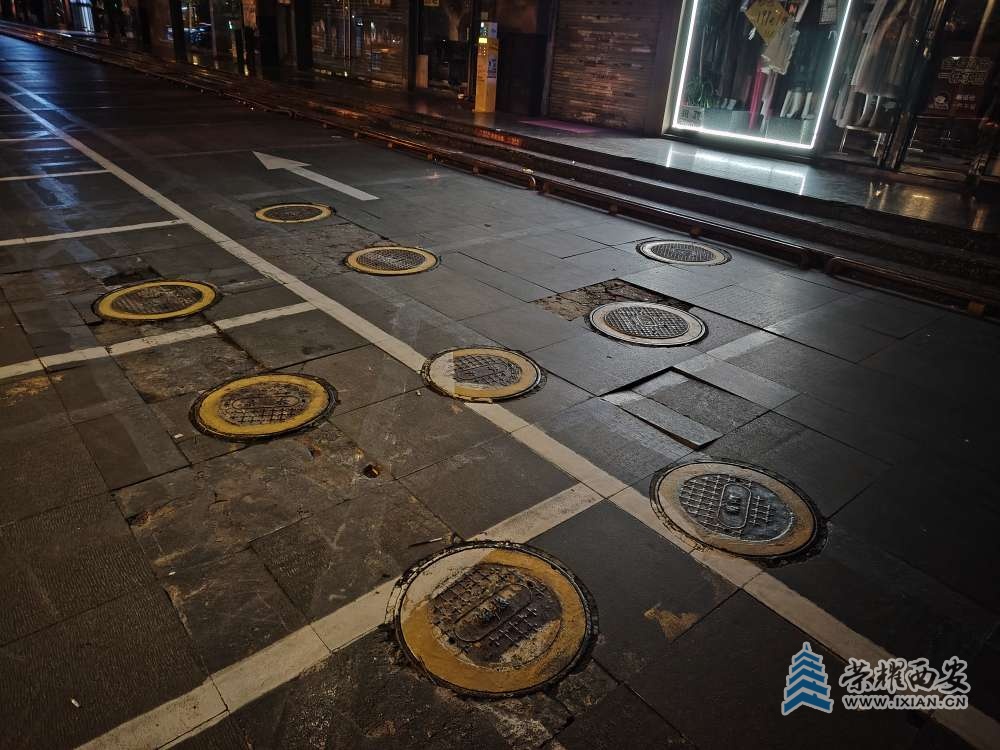 井蓋在開會嗎？