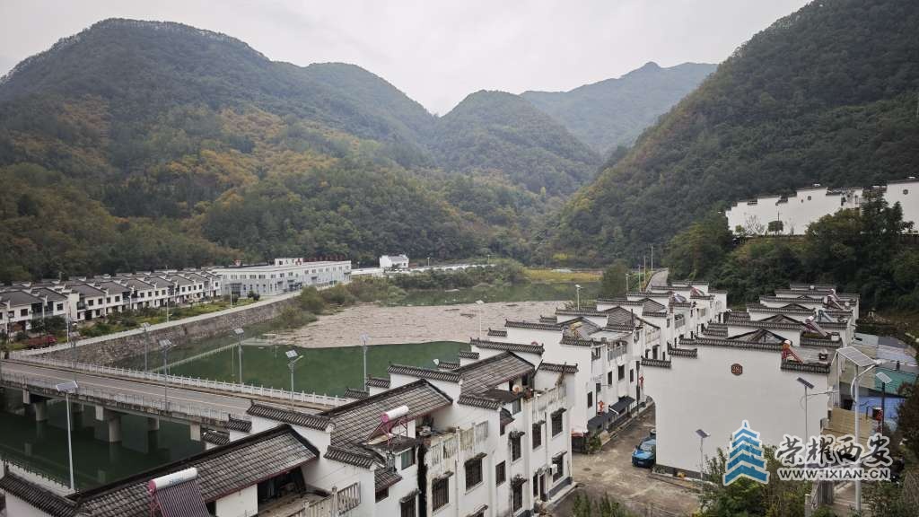 高峽平湖粉黛青瓦
