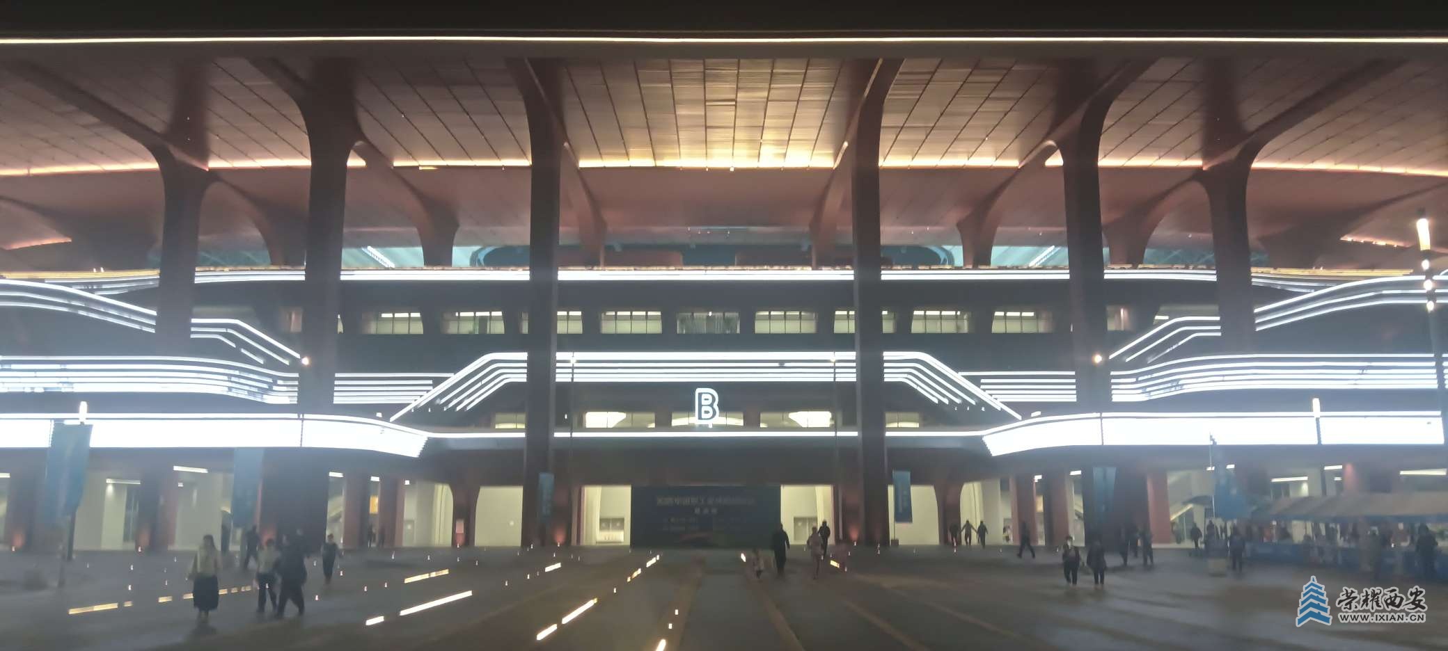 中国职工足球超级联赛：浦发银行队夺得首届冠军