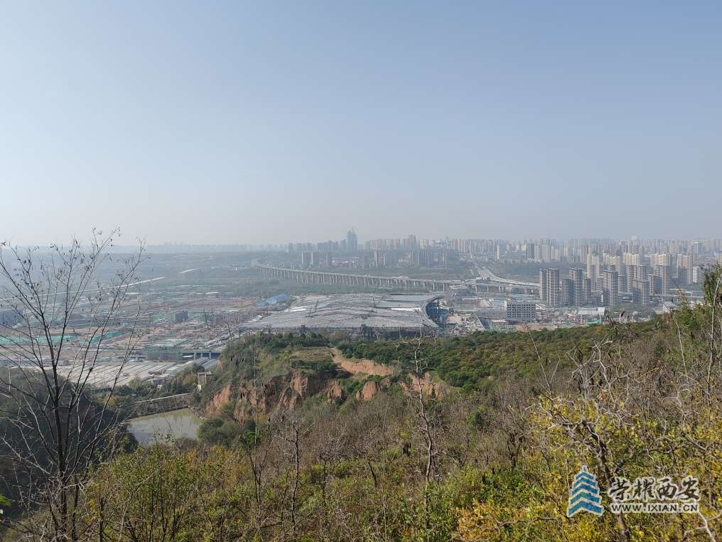 西安东站，从白鹿原上看