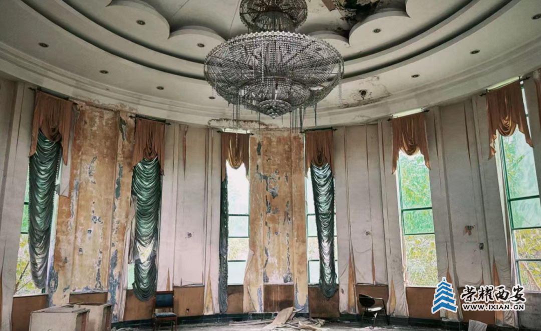 荒废20年！西安一富人区酒店成“废墟探险地”，多图实探！